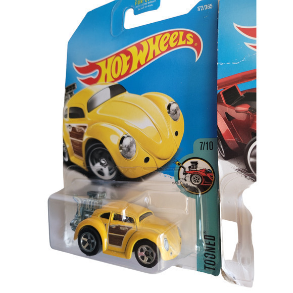Hot Wheels 2017 Lamborghini Countach Tooned and Hot Wheels Volkswagen Beetle - Picture 9 of 12